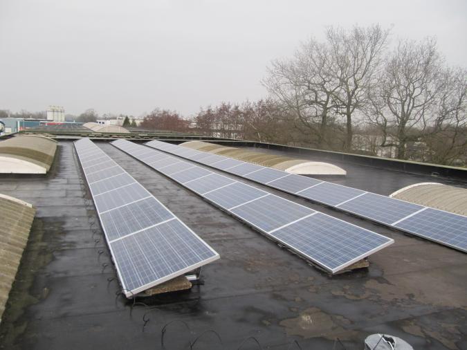 Zonnepanelen op bedrijfshal in Woudenberg